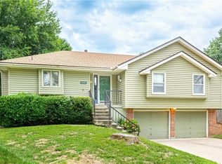 1104 SW Brook Ct, Blue Springs, MO 64015