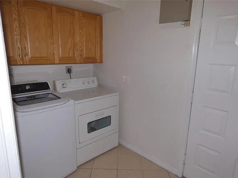 617 Segovia Ct NE — Photo 19