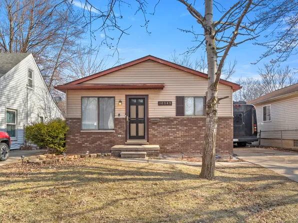 18949 Kenosha St, Harper Woods, MI 48225
