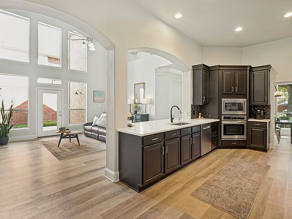 4th image of 3942 Navarro Way