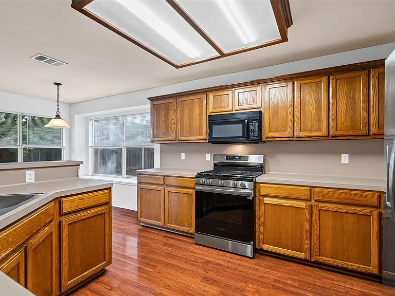 716 Meadow View Dr — Photo 8
