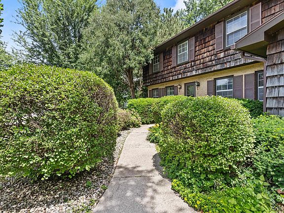3rd image of 2403 Maywood Cir