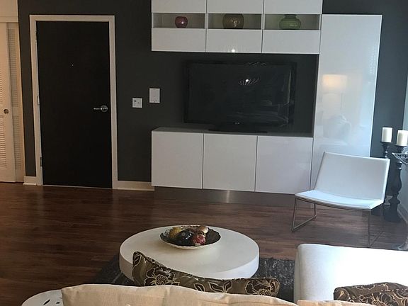 2nd image of 1810 W Argyle St #5S