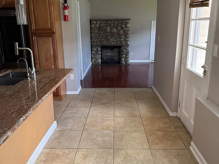 120 W Warren St — Photo 6