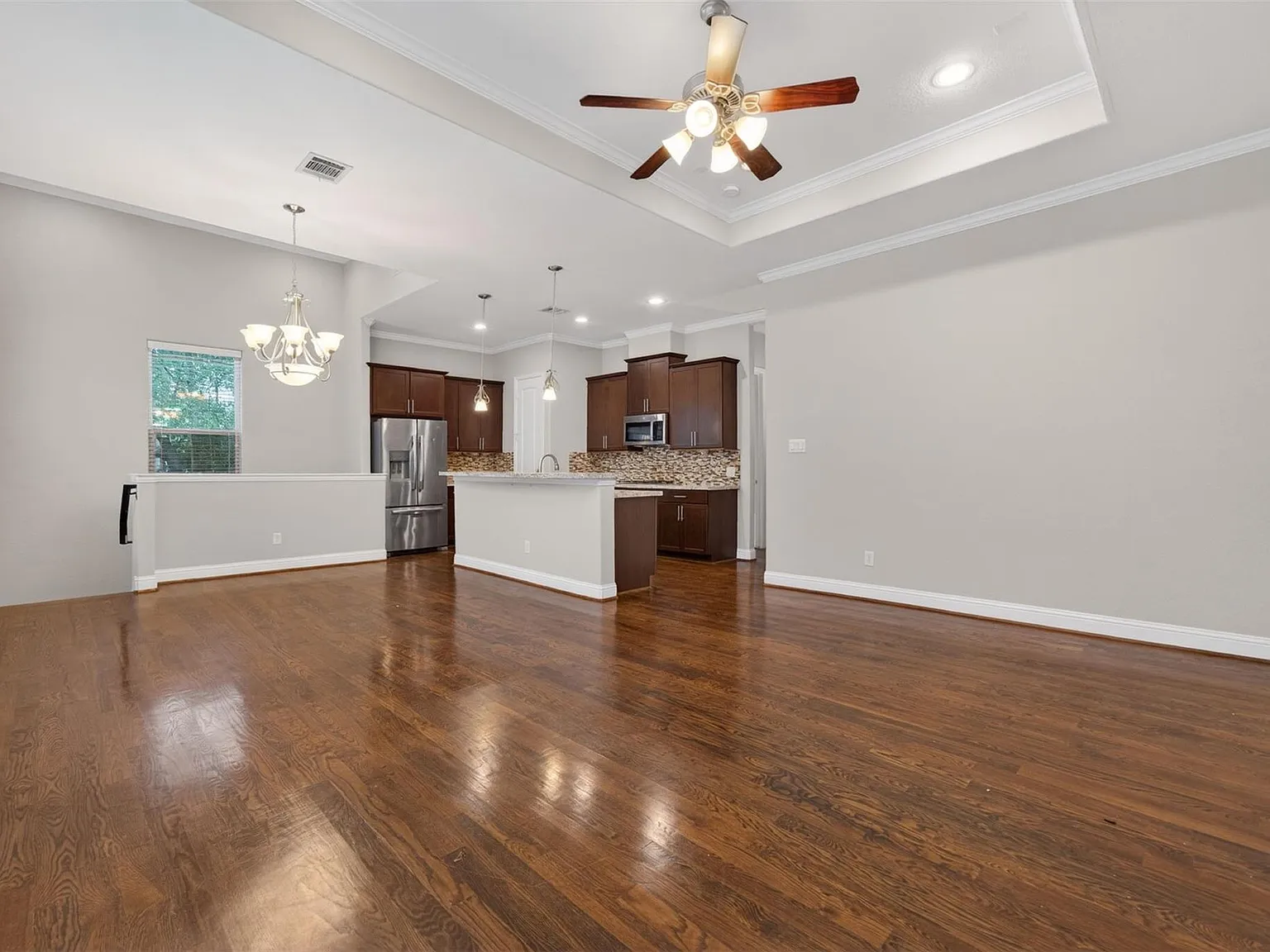 3 bed, 2.5 bath, 1796 sqft, $2,500 — Photo 3