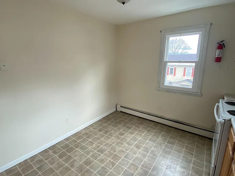 80 Main St #5 — Photo 14