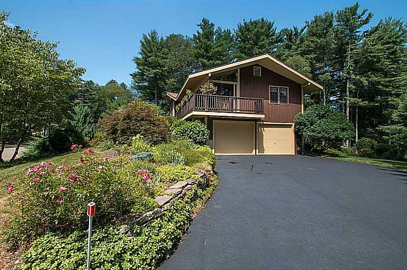 1st image of 9 Horseshoe Dr