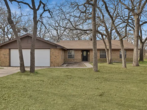 1003 W Sherman St, Chico, TX 76431
