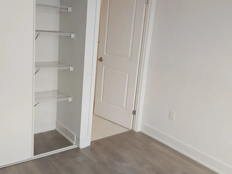 204 Burnhamthorpe Rd E #1110 — Photo 13