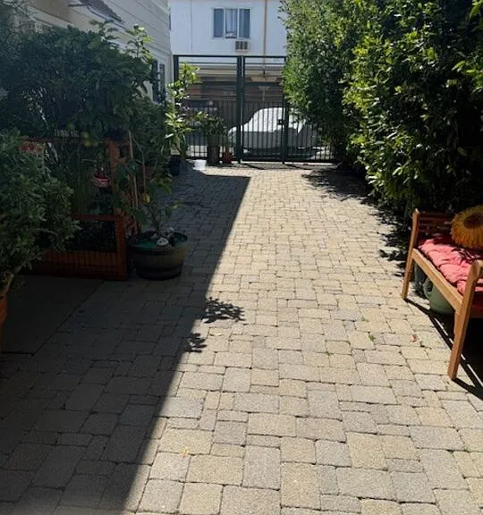 433 S Doheny Dr #A — Photo 4