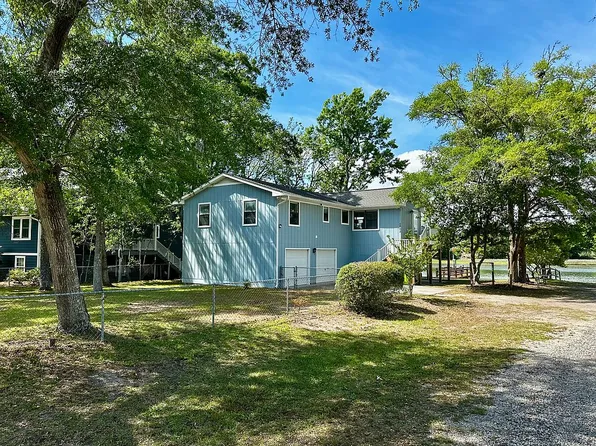 1202 W Yacht Dr, Oak Island, NC 28465
