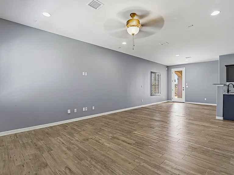 2120 Honour Point Pl — Photo 4