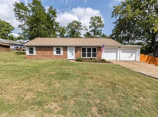 7215 Shellburne Dr, Saint Louis, MO 63123