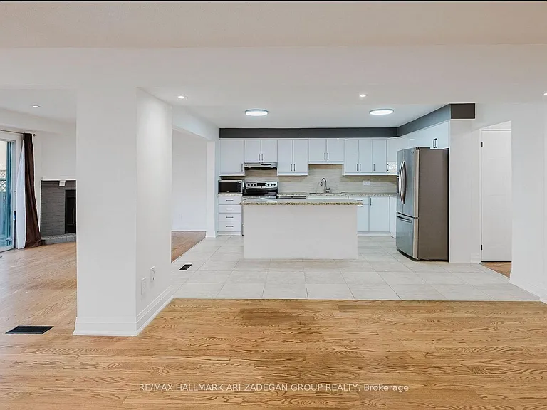 60 Carl Tennen St — Photo 32