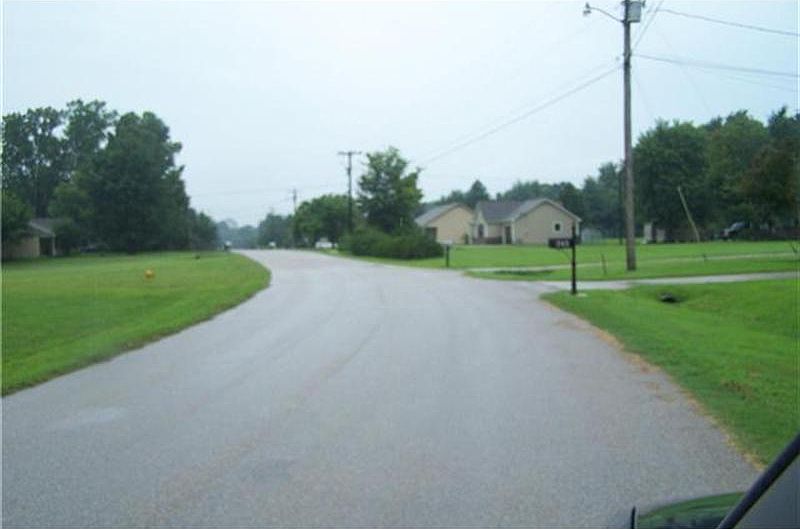 2nd image of 555 Shannon Ln