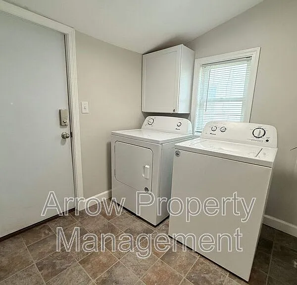 2970 Starr St — Photo 6