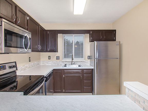 3rd image of 3350 Devonwood Hills NE APT D