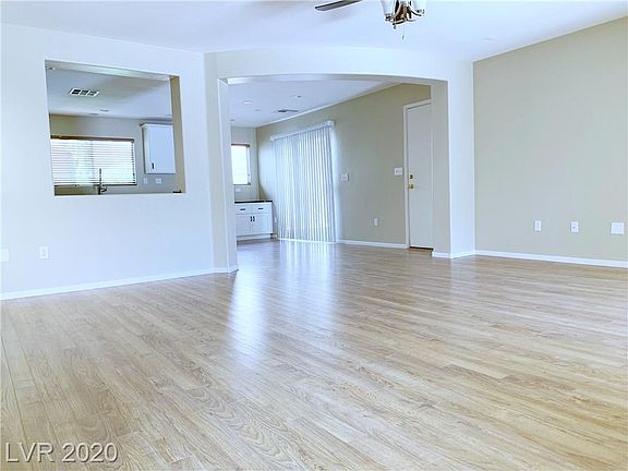 4th image of 8003 Dutch Villas St