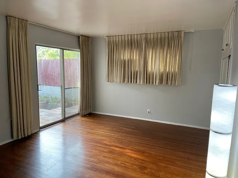 1085 Riviera Dr — Photo 42