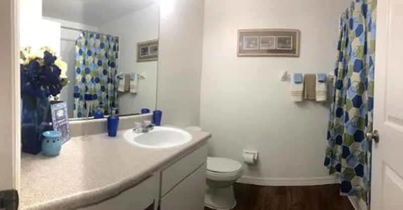 Harvard Apartments — Photo 2