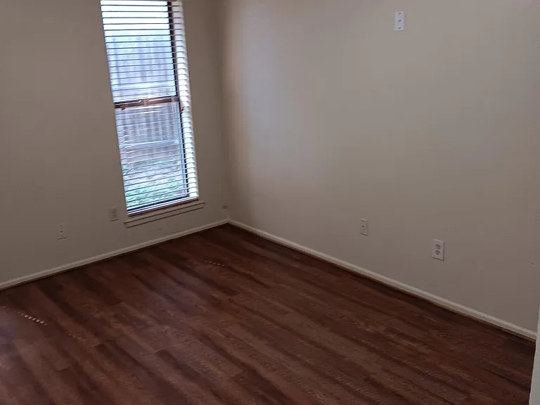 602 Taylor Ct — Photo 18