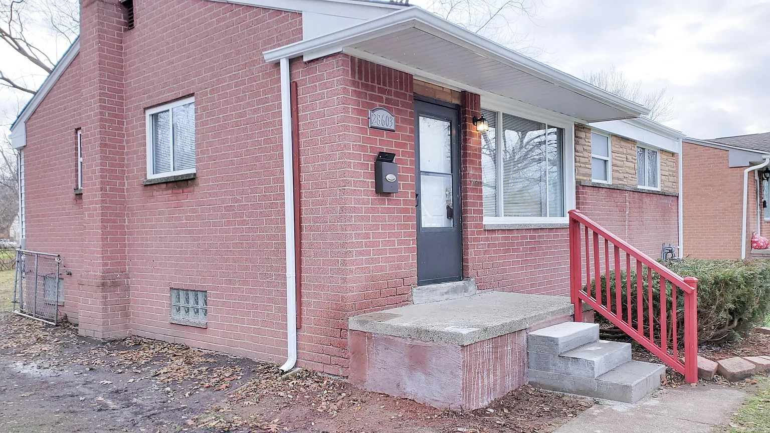28603 Oakwood St photo 1