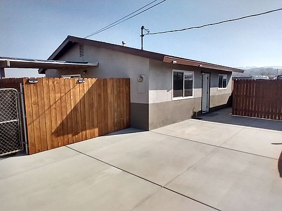 4th image of 2281 S Artesia St