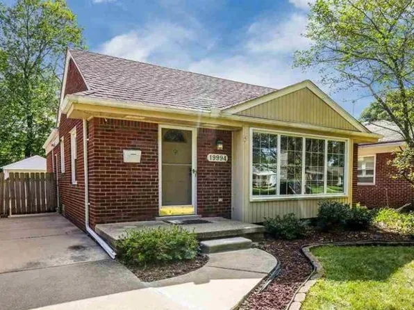 19994 Woodmont St, Harper Woods, MI 48225