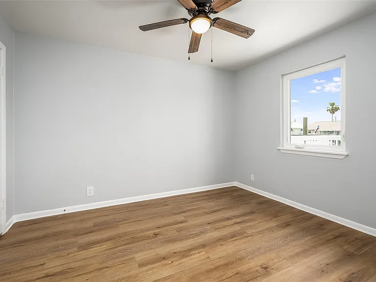 901 Bonita St — Photo 13