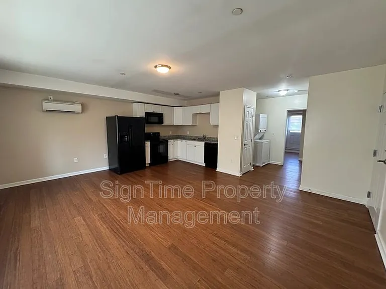 44 E Franklin St #3W — Photo 3