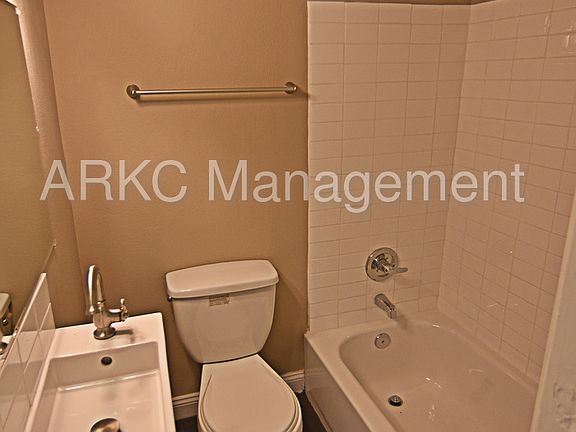 3rd image of 3734 Warwick Blvd APT 101