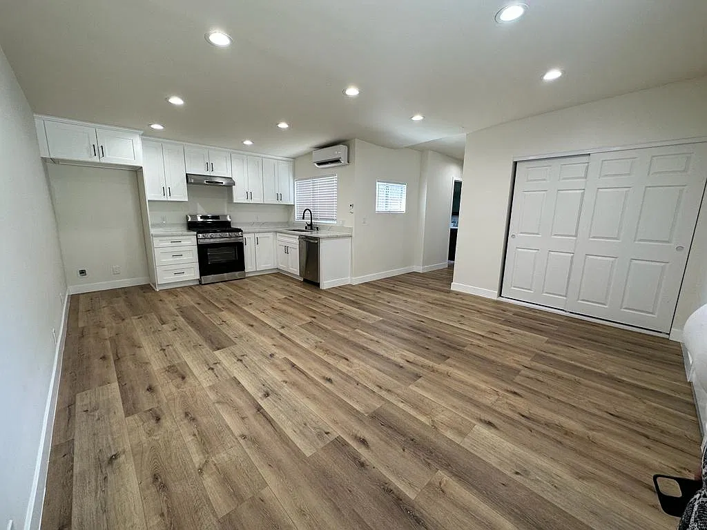 2 bed, 800 sqft, $2,800 — Photo 2
