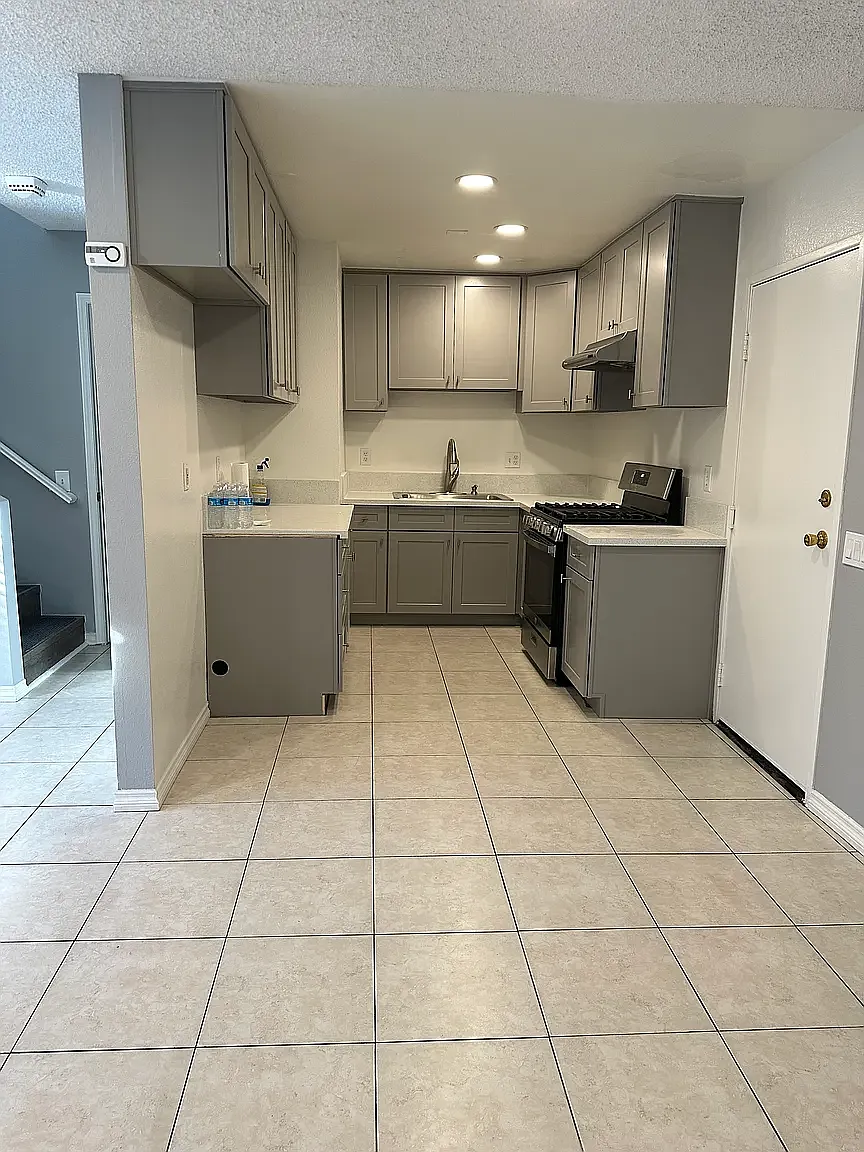 3 bed, 1300 sqft, $3,550 — Photo 4