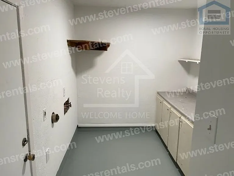 426 NW Greenmeadow Dr — Photo 6