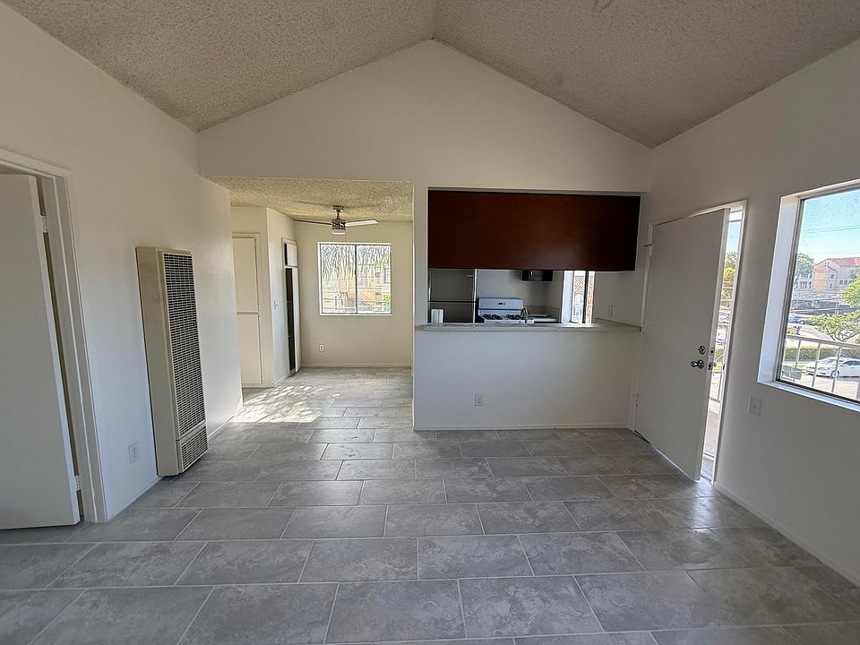 1st image of 1025 Bennett Ave #301