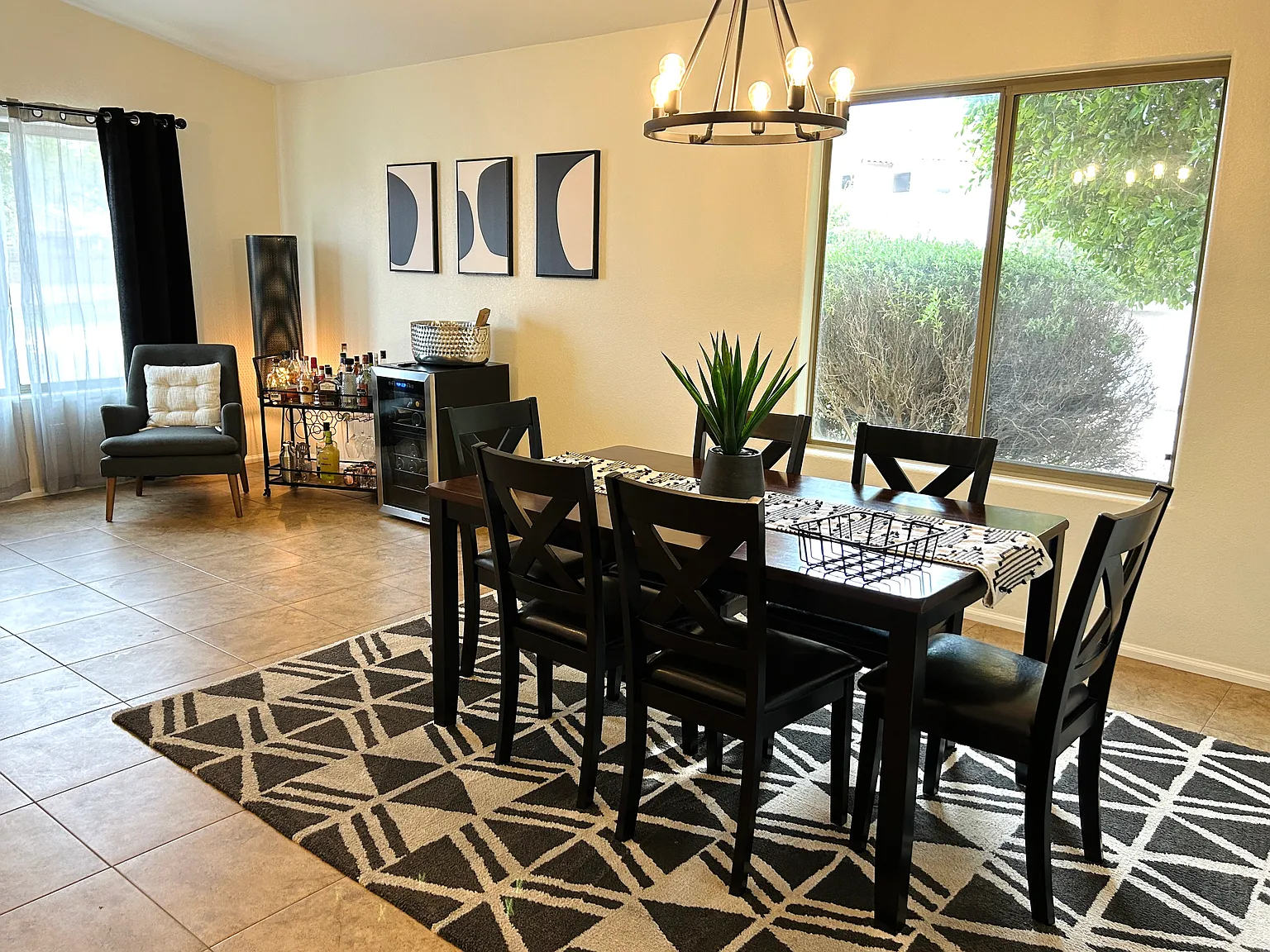 3 bed, 1591 sqft, $3,200 — Photo 2