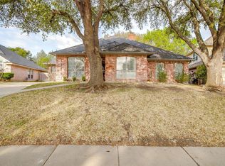 10264 Fieldcrest Dr, Benbrook, TX 76126