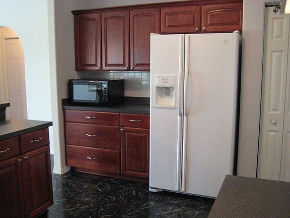 kitchen/oversized frig