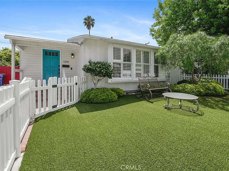1200 Magnolia Ave — Photo 1