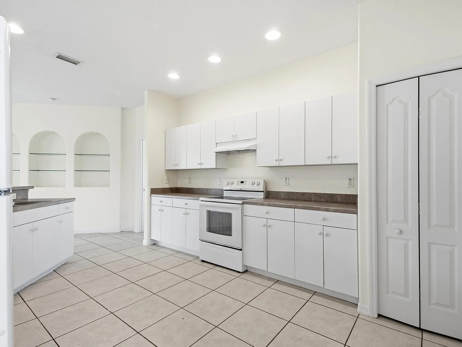 4 bed, 2217 sqft, $2,500 — Photo 4
