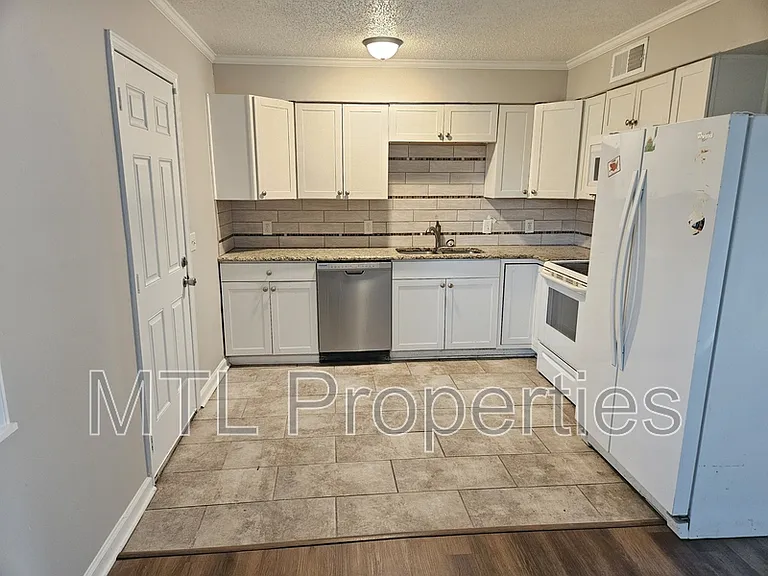 1248 Grove Park Ln #1 — Photo 2
