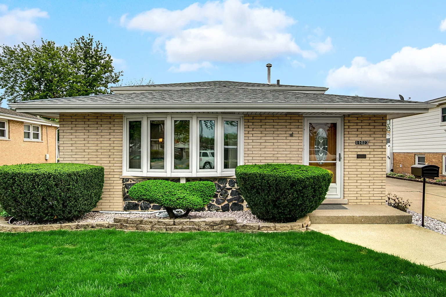 11023 Austin Ave photo 1