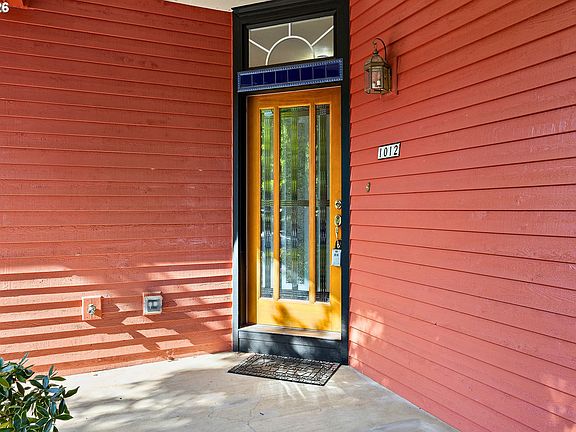 4th image of 1012 NE Multnomah Dr