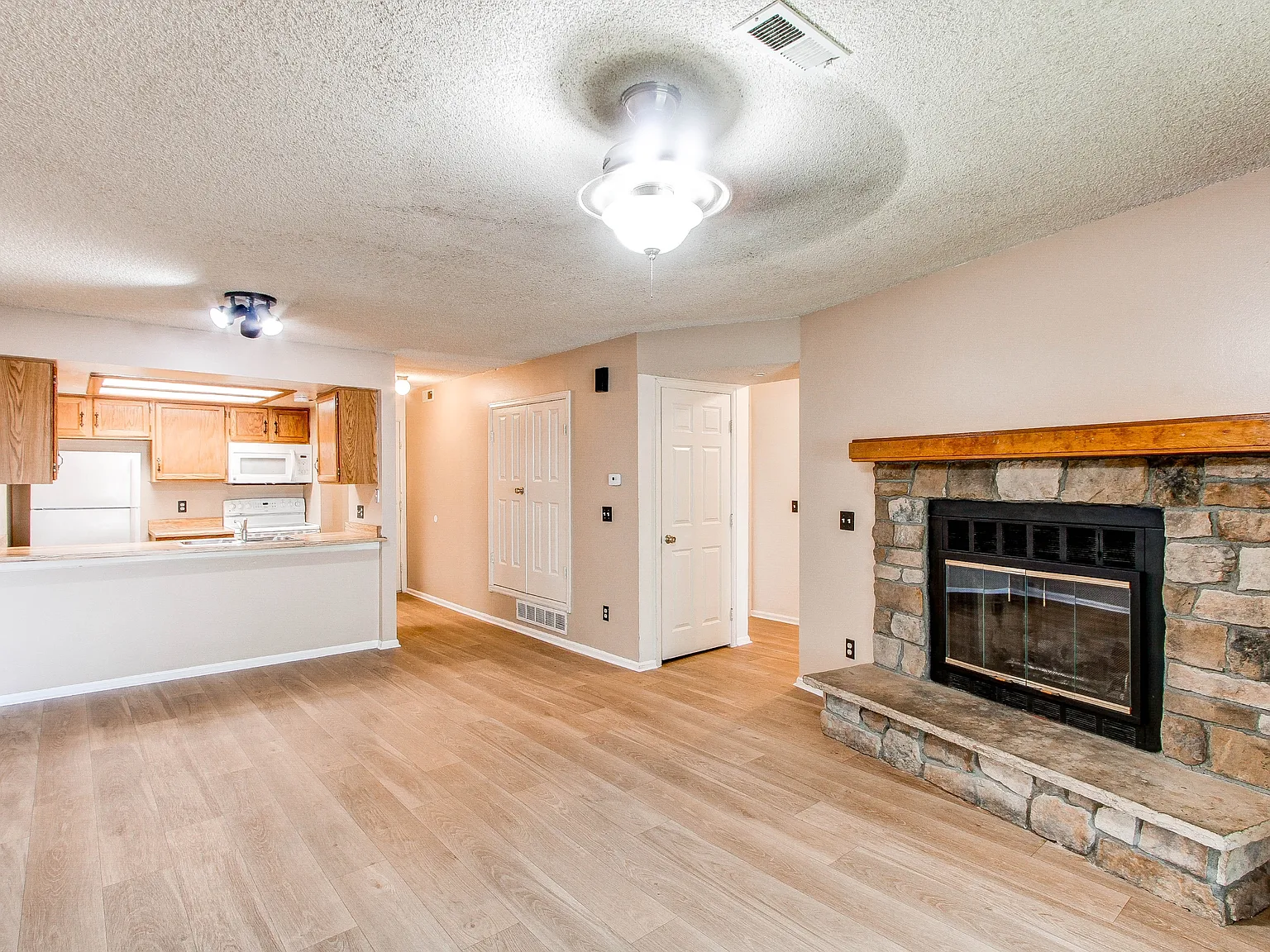 16255 E Alaska Pl - 2 — Photo 2
