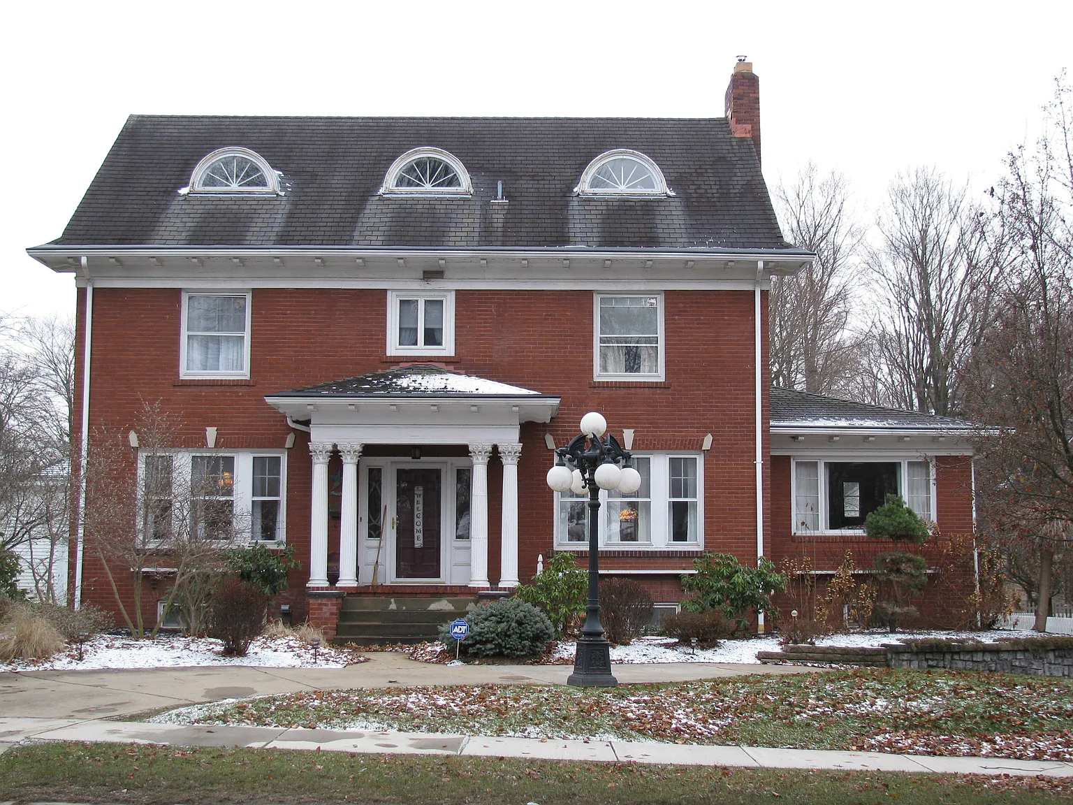 397 S Main St photo 1