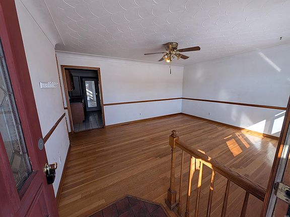 2nd image of 76 Maurene Ct