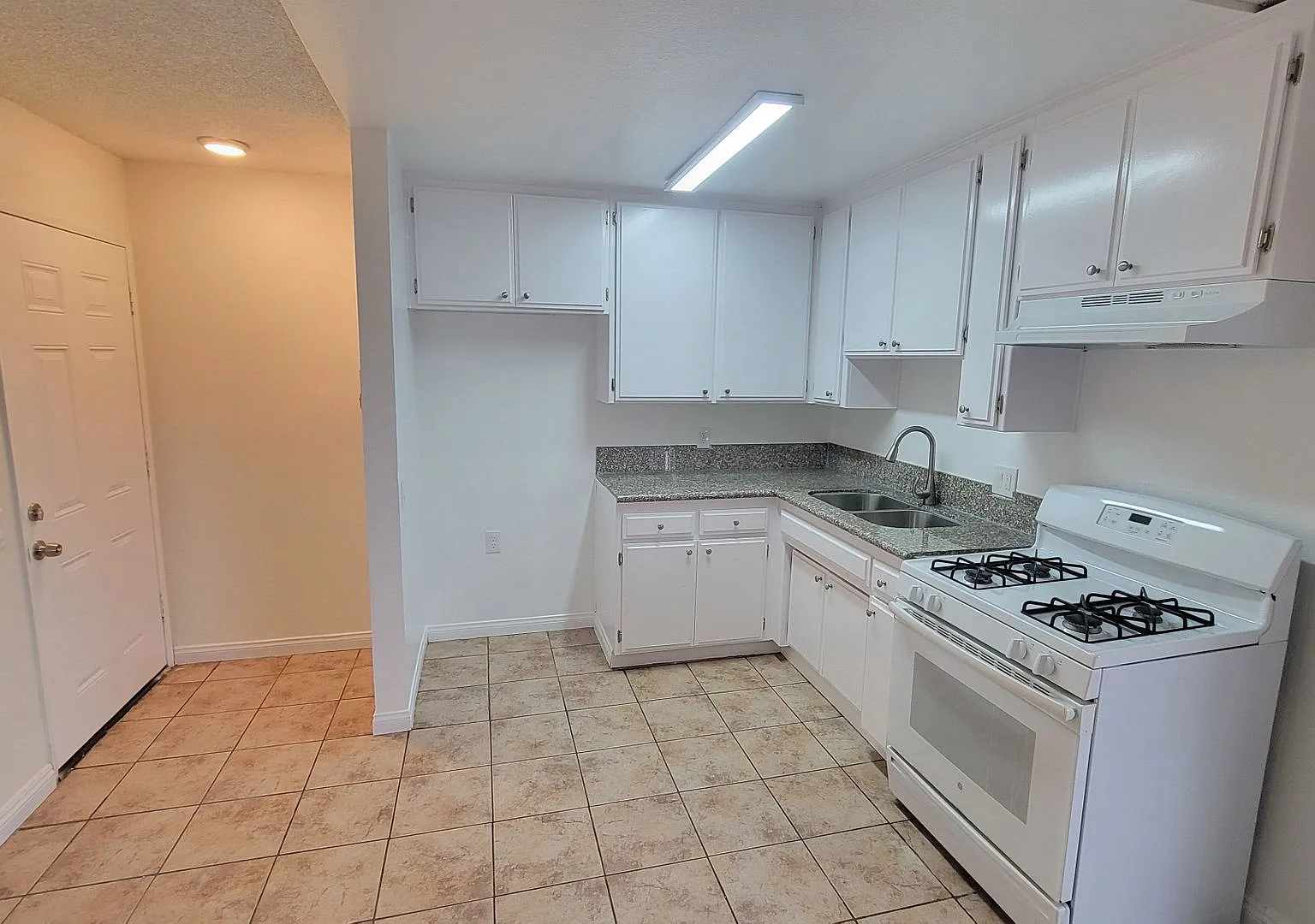 11007 Hartsook St — Photo 1