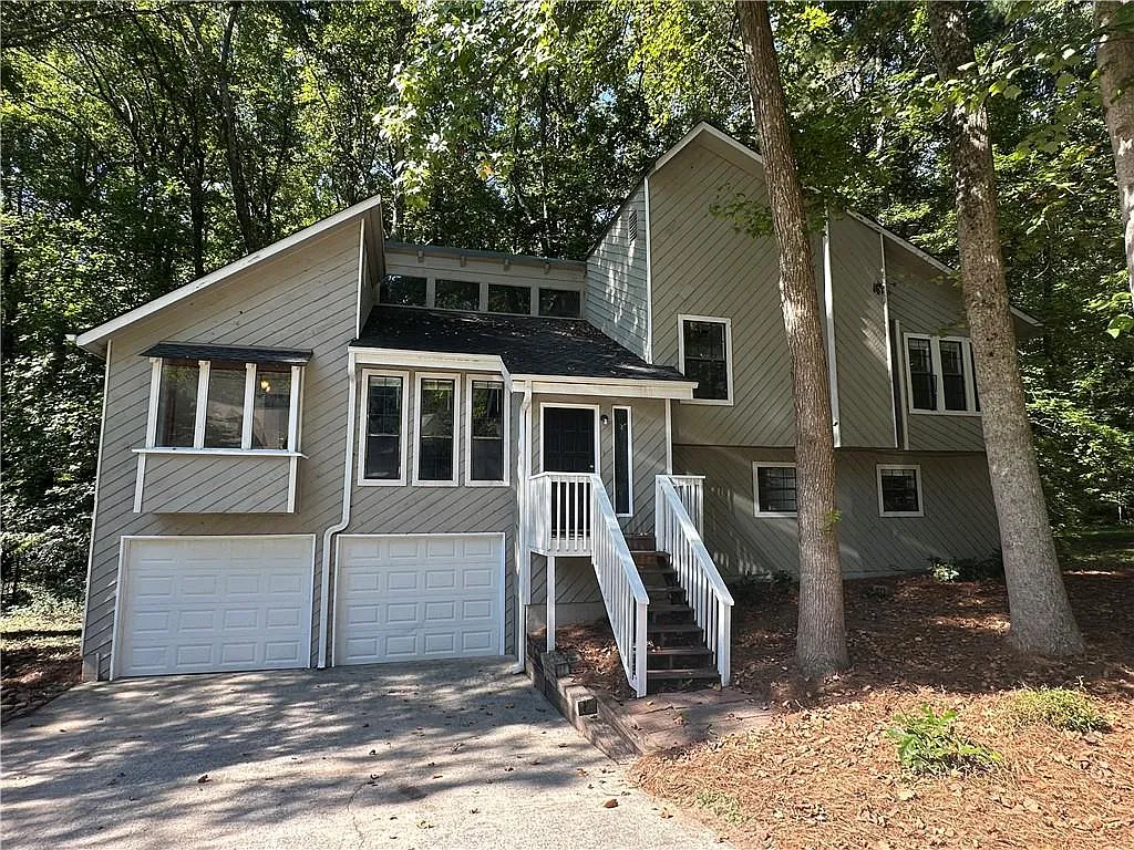 5 bed, 3.0 bath, 2414 sqft, $2,500 — Photo 1