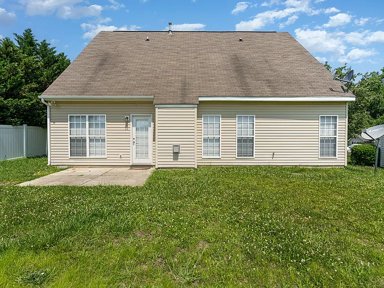 6656 Blythedale Dr — Photo 16