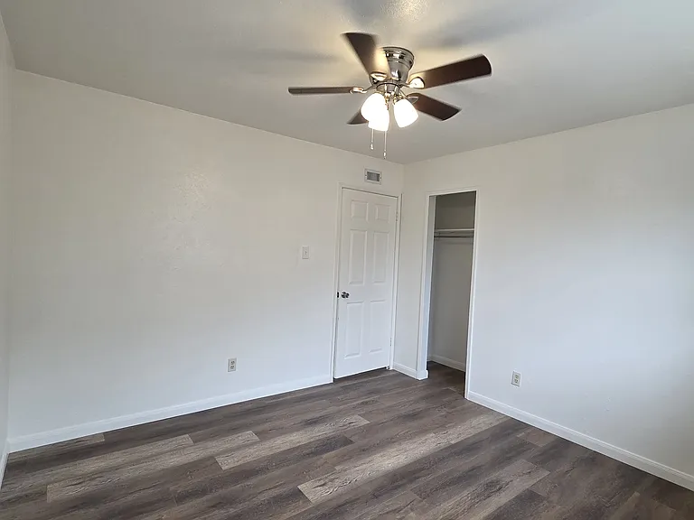 10247 Green Ash Rd — Photo 14